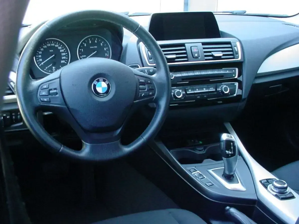 Gebraucht BMW 118 Sport Line 136 PS (100 kW) 2016 Weiß Kleinwagen