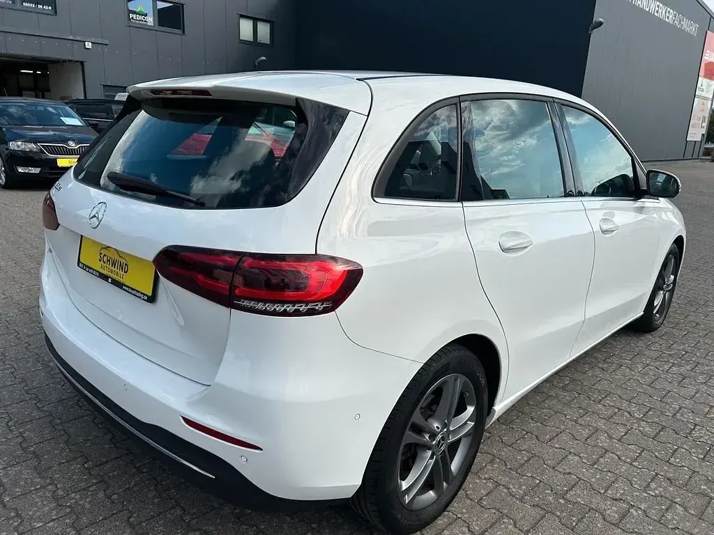 Gebraucht Mercedes B180 116 PS (85 kW) 2019 Weiß Kleinwagen