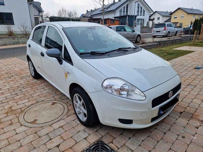 Weiß Gebraucht 2011 Fiat Grande Punto Basis Kleinwagen | 1.800 € (Superpreis) - Bild 1/4
