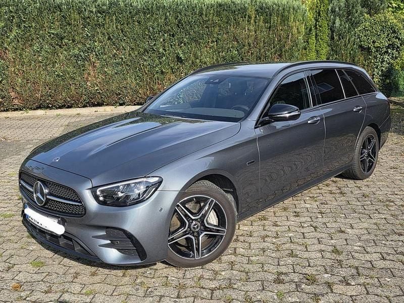Grau Gebraucht 2021 Mercedes E300 Limousine | 29.990 € (Fairer Preis) - Bild 1/4