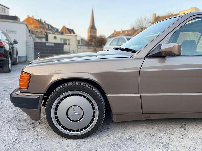 Gebraucht Mercedes 190 122 PS (89 kW) 1991 Limousine