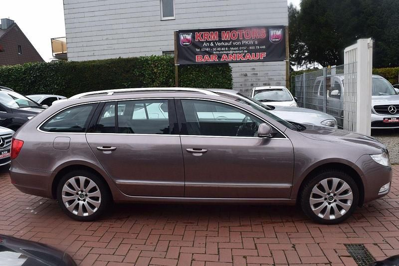Gebraucht Skoda Superb 160 PS (117 kW) 2012 Grau Kombi