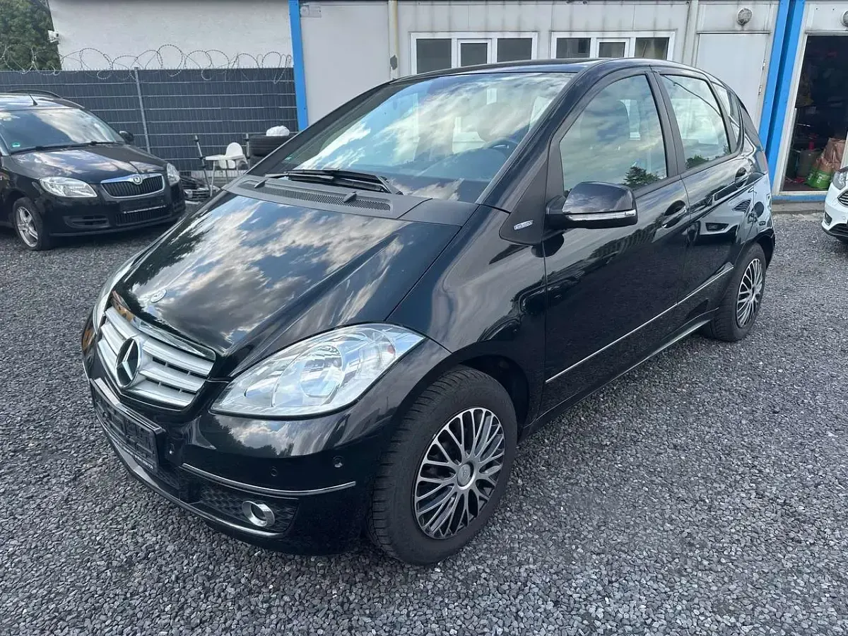 Gebraucht Mercedes A160 95 PS (69 kW) 2011 Kosmosschwarz  metalliclack Kleinwagen