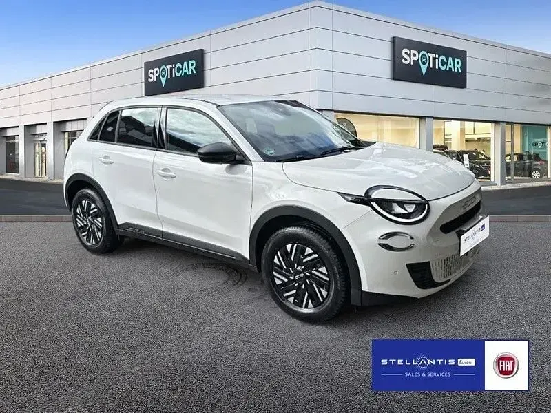 Neu Fiat 600 101 PS (74 kW) 2026 Weiß SUV