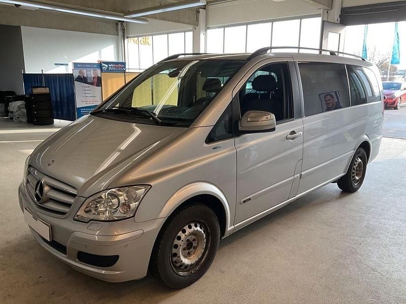 Silber Gebraucht 2011 Mercedes Viano Edition Van / Kleinbus | 16.400 € (Guter Preis) - Bild 1/4