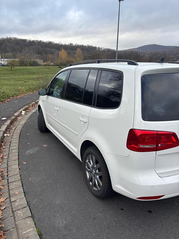 Gebraucht VW Touran Match 140 PS (102 kW) 2013 Weiß Van / Kleinbus
