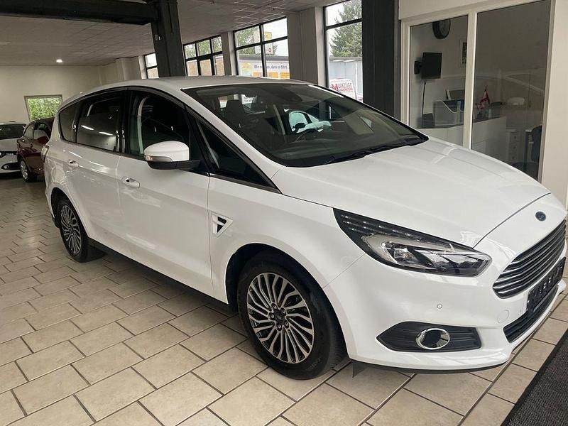 Gebraucht Ford S-MAX Titanium 241 PS (177 kW) 2019 Weiß Van / Kleinbus