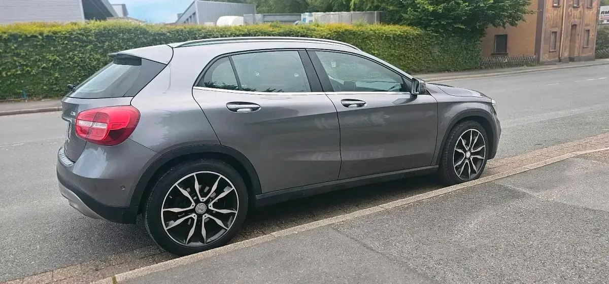Gebraucht Mercedes GLA220 170 PS (125 kW) 2013 Grau SUV