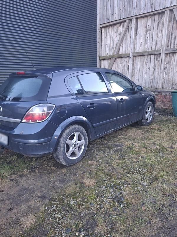 Gebraucht Opel Astra 90 PS (66 kW) 2008 Blau Kleinwagen