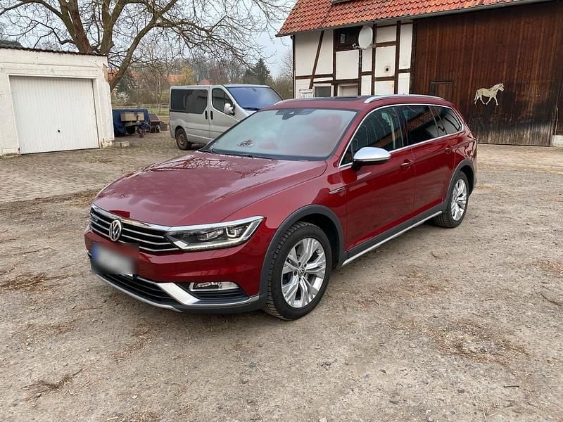 Rot Gebraucht 2016 VW Passat Alltrack Kombi | 15.000 € (Fairer Preis) - Bild 1/4