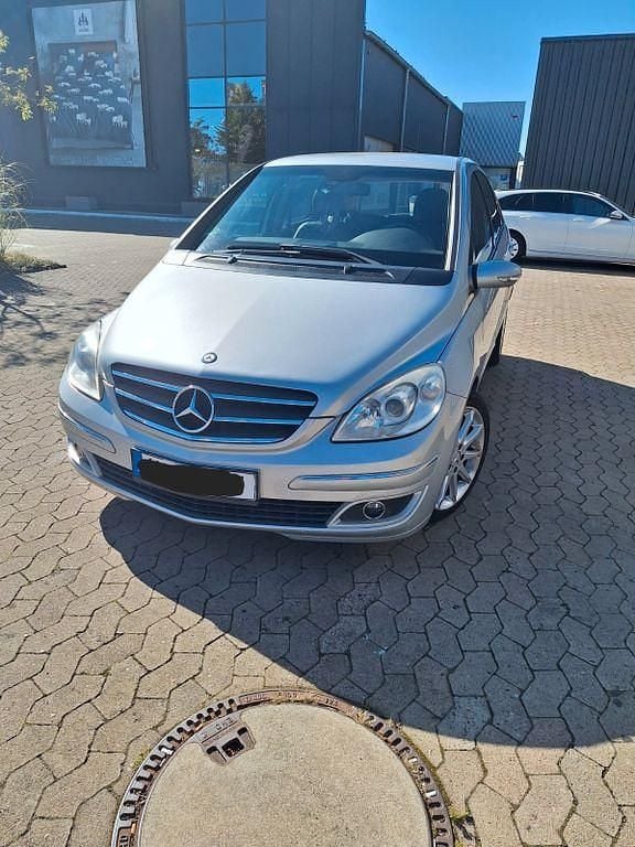 Silber Gebraucht 2006 Mercedes B150 Van / Kleinbus | 3.499 € (Fairer Preis) - Bild 1/4