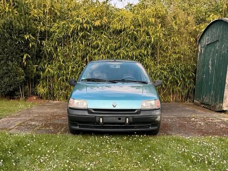 Blau Gebraucht 1994 Renault Clio Kleinwagen | 2.000 € - Bild 1/4