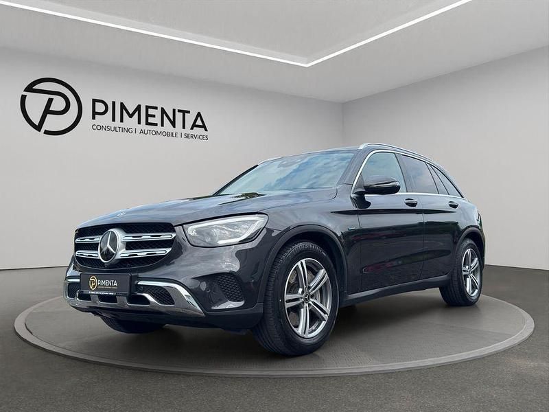 Grau Gebraucht 2020 Mercedes GLC300e SUV | 39.690 € (Fairer Preis) - Bild 1/4