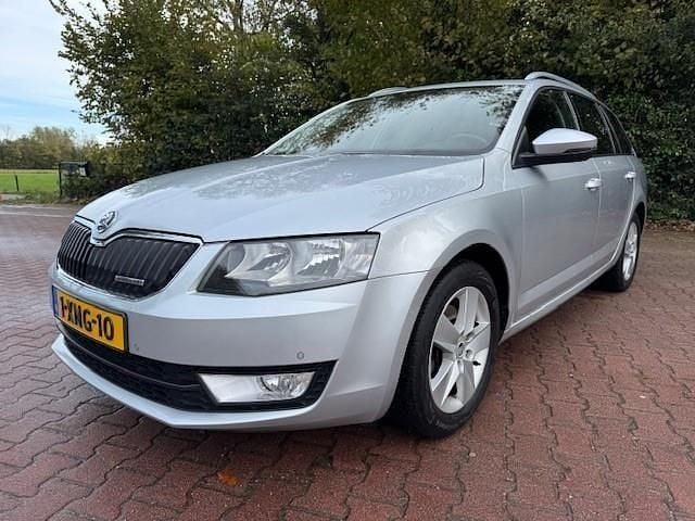 Grau Gebraucht 2014 Skoda Octavia GreenLine Kombi | 5.735 € (Fairer Preis) - Bild 1/4