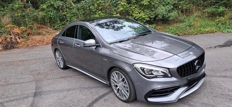 Grau Gebraucht 2017 Mercedes CLA45 AMG AMG Coupé | 26.000 € (Fairer Preis) - Bild 1/4