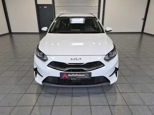 Gebraucht Kia Ceed Vision 136 PS (100 kW) 2023 Weiß Kleinwagen