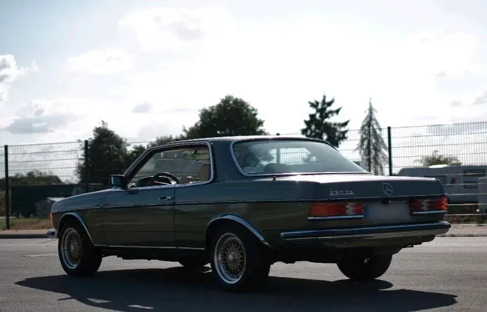 Gebraucht Mercedes 230 136 PS (100 kW) 1984 Grün Coupé