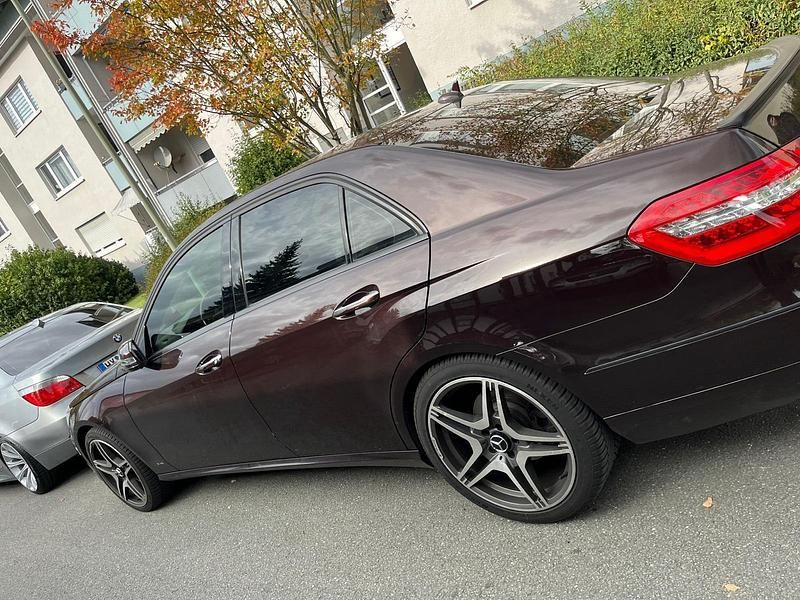 Gebraucht Mercedes E350 292 PS (214 kW) 2009 Braun Limousine