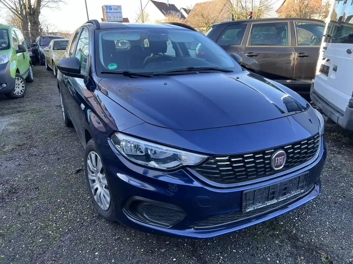 Usado Fiat Tipo Easy 120 CV (88 kW) 2017 Azul Familiar