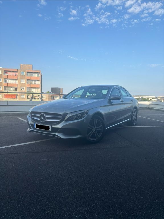 Grau Gebraucht 2015 Mercedes C200 Limousine | 15.990 € (Superpreis) - Bild 1/4