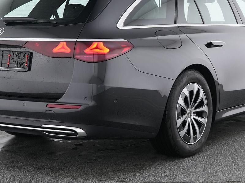 Gebraucht Mercedes E220 Avantgarde 367 PS (269 kW) 2025 Grau Limousine