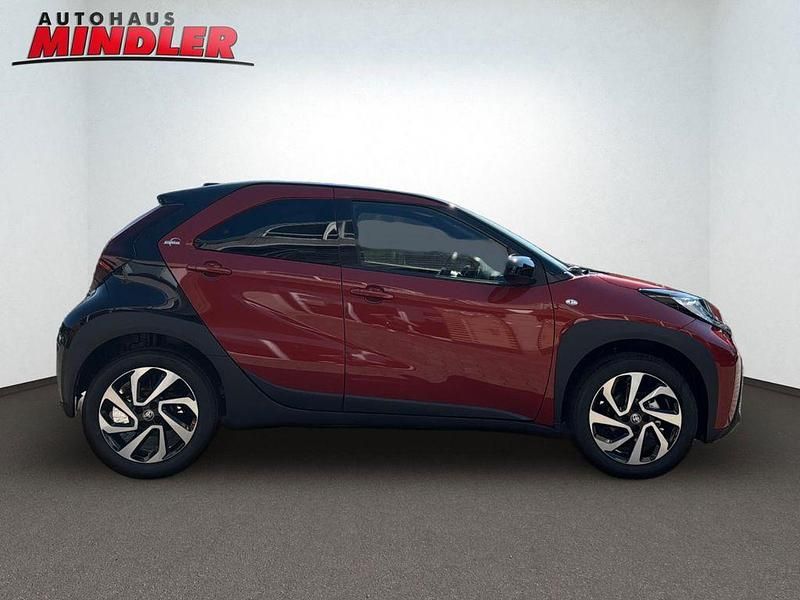 Neu Toyota Aygo X 72 PS (52 kW) 2025 Schwarz SUV