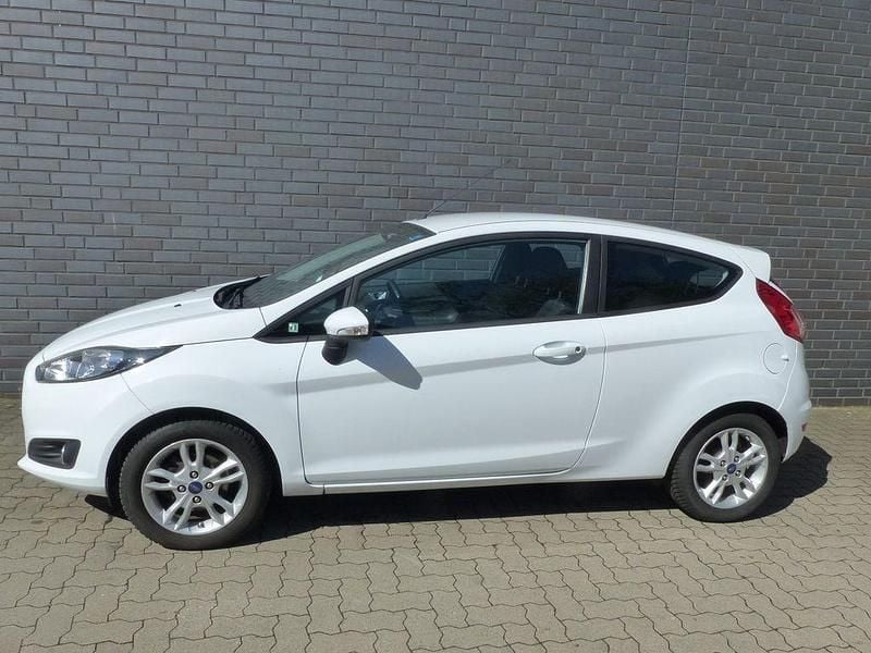 Gebraucht Ford Fiesta SYNC Edition 60 PS (44 kW) 2015 Weiß Limousine