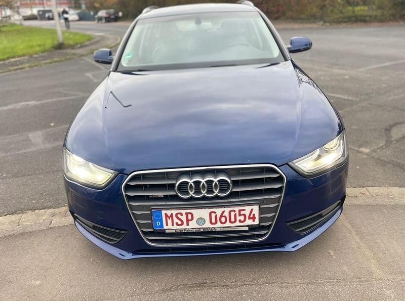 Blau Gebraucht 2012 Audi A4 Ambition Kombi | 7.900 € (Guter Preis) - Bild 1/4
