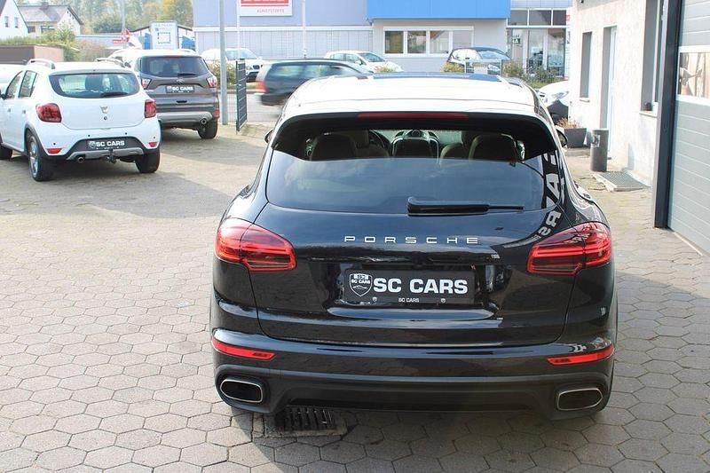 Second-hand Porsche Cayenne Platinum Edition 262 CP (192 kW) 2017 Negru SUV