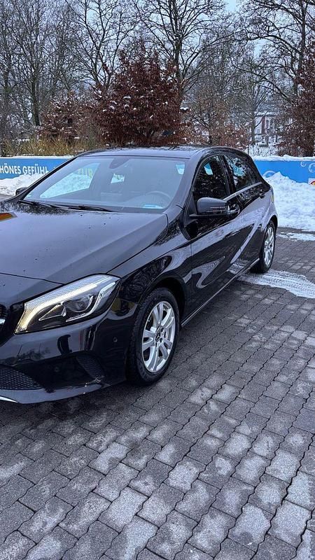 Gebraucht Mercedes A160 102 PS (75 kW) 2017 Schwarz Kleinwagen