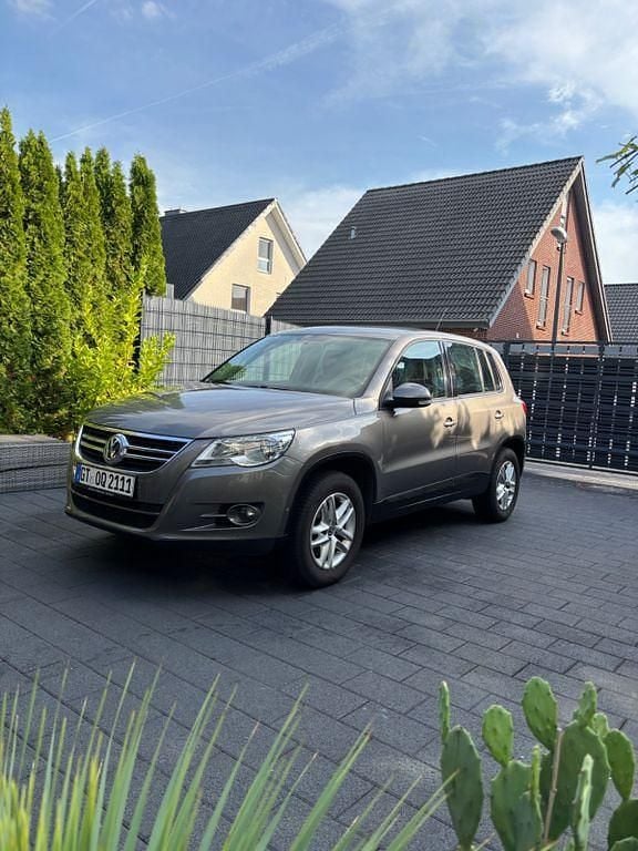 Grau Gebraucht 2009 VW Tiguan Sportline SUV | 5.000 € (Superpreis) - Bild 1/4
