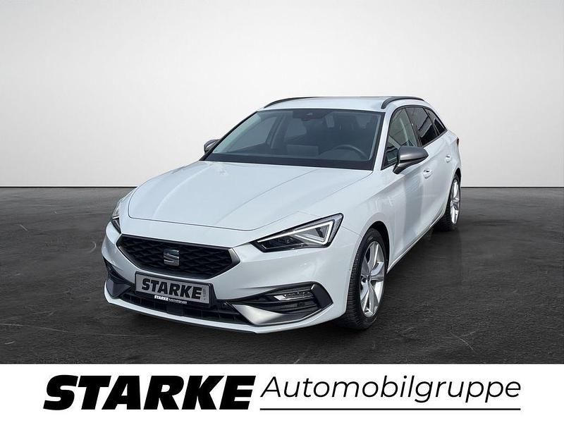 Weiß Gebraucht 2024 Seat Leon FR-Line Limousine | 27.890 € (Fairer Preis) - Bild 1/4