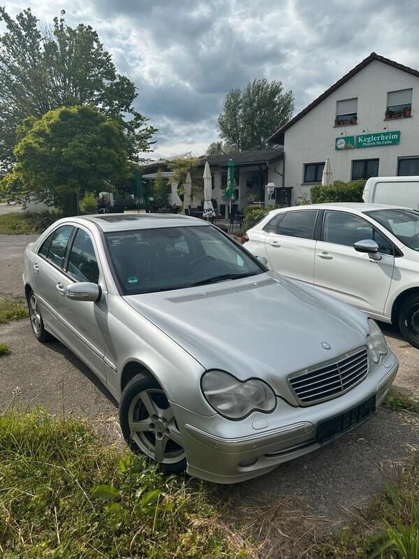 Silber Gebraucht 2001 Mercedes C320 Limousine | 1.450 € (Superpreis) - Bild 1/4