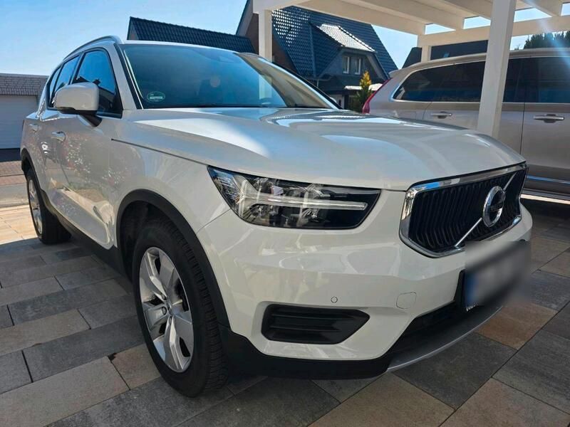 Weiß Gebraucht 2021 Volvo XC40 Momentum SUV | 22.900 € - Bild 1/4