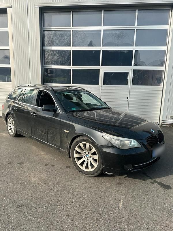 Gebraucht BMW 525 197 PS (144 kW) 2008 Schwarz Kombi