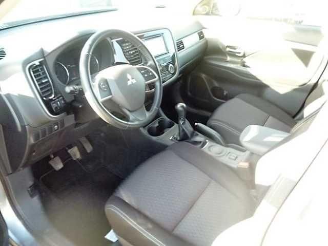 Grau Gebraucht 2015 Mitsubishi Outlander Diamant Edition SUV | 12.980 € (Etwas zu teuer) - Bild 1/4
