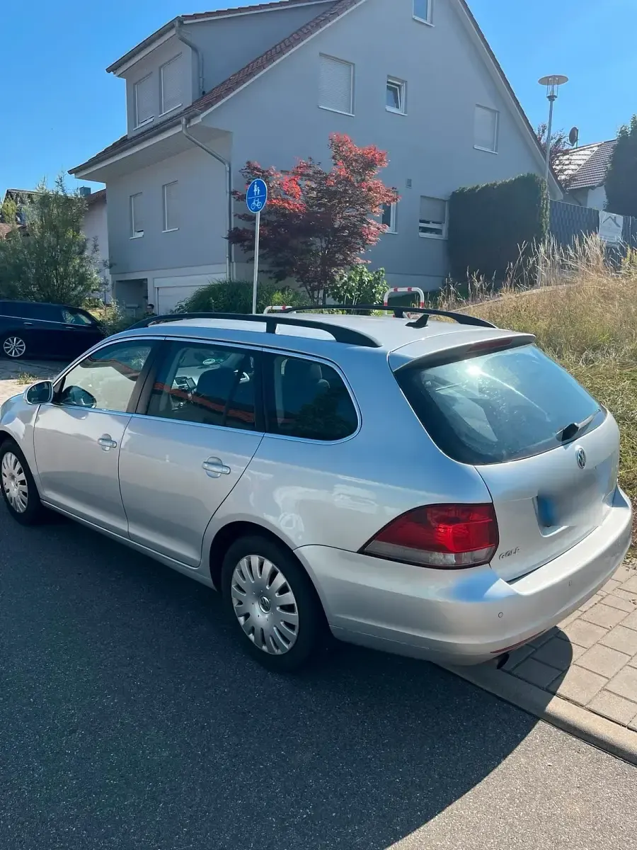 Gebraucht VW Golf VI 105 PS (77 kW) 2011 Silber Kleinwagen