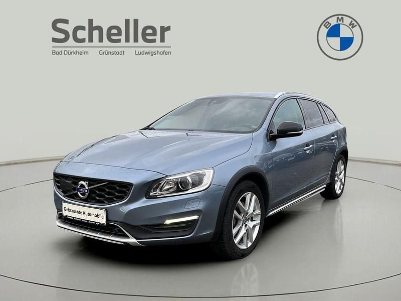 Mussel blue / Gebraucht 2016 Volvo V60 CC Momentum Kombi | 15.990 € (Fairer Preis) - Bild 1/4