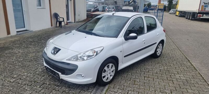 Weiß Gebraucht 2012 Peugeot 206+ Basis Kleinwagen | 2.990 € (Fairer Preis) - Bild 1/4