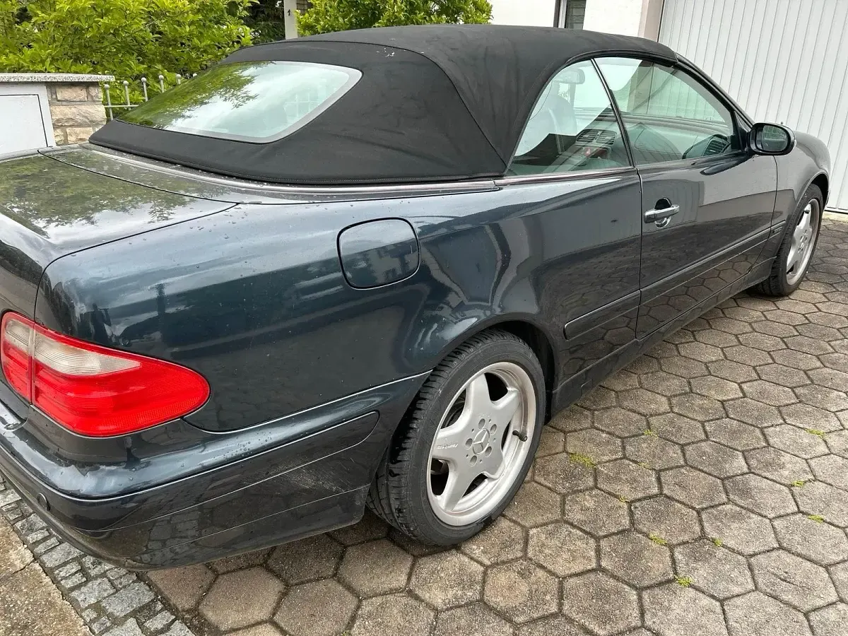 Gebraucht Mercedes CLK230 199 PS (146 kW) 1999 Schwarz Cabrio