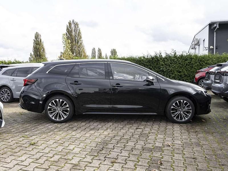Ny Toyota Corolla 140 HK (102 kW) 2025 Sort Stationcar
