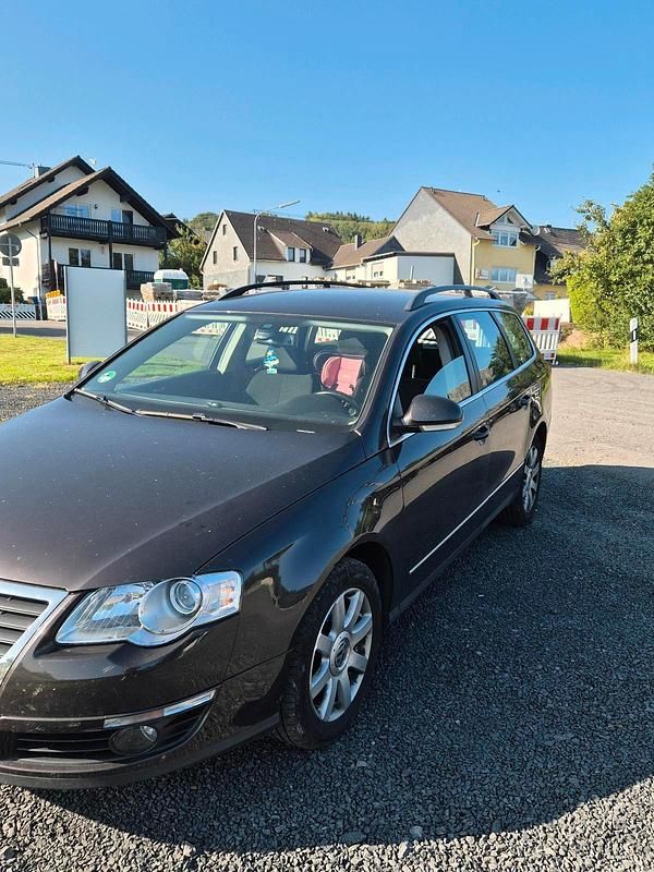 Braun Gebraucht 2007 VW Passat Kombi | 1.500 € (Superpreis) - Bild 1/4