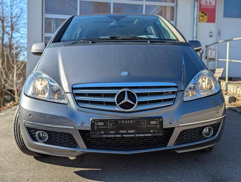 Gebraucht Mercedes A160 Avantgarde 82 PS (60 kW) 2011 Grau Limousine