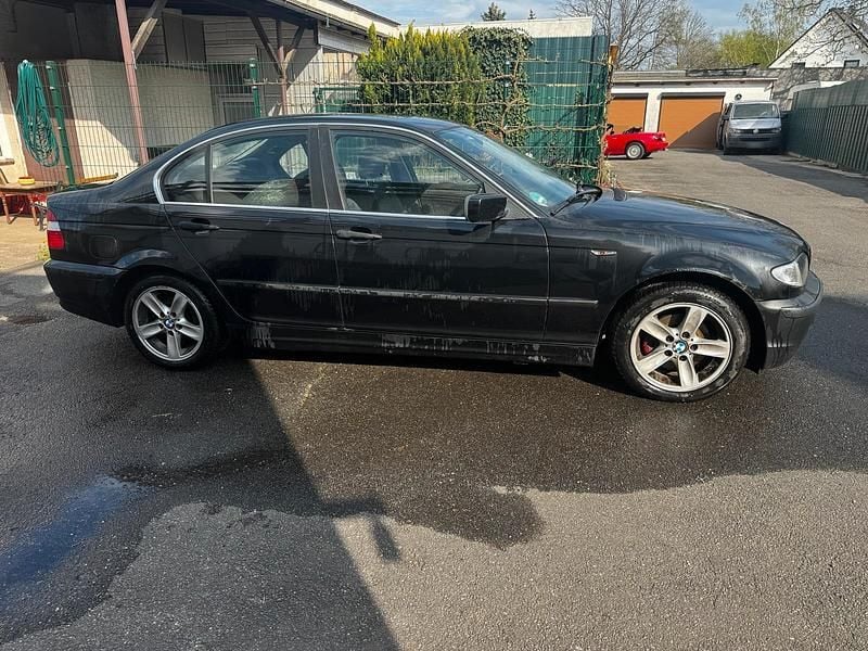 Second-hand BMW 318 143 CP (105 kW) 2004 Negru Berlinǎ