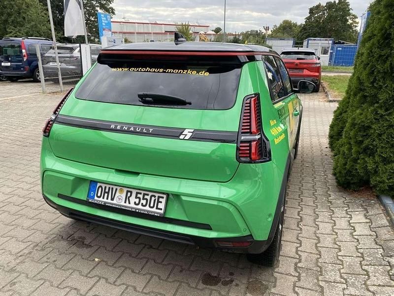 Gebraucht Renault 5 E-Tech Komfort 110 kW (150 PS) 2024 Pop green!, black pearlschwar Kleinwagen