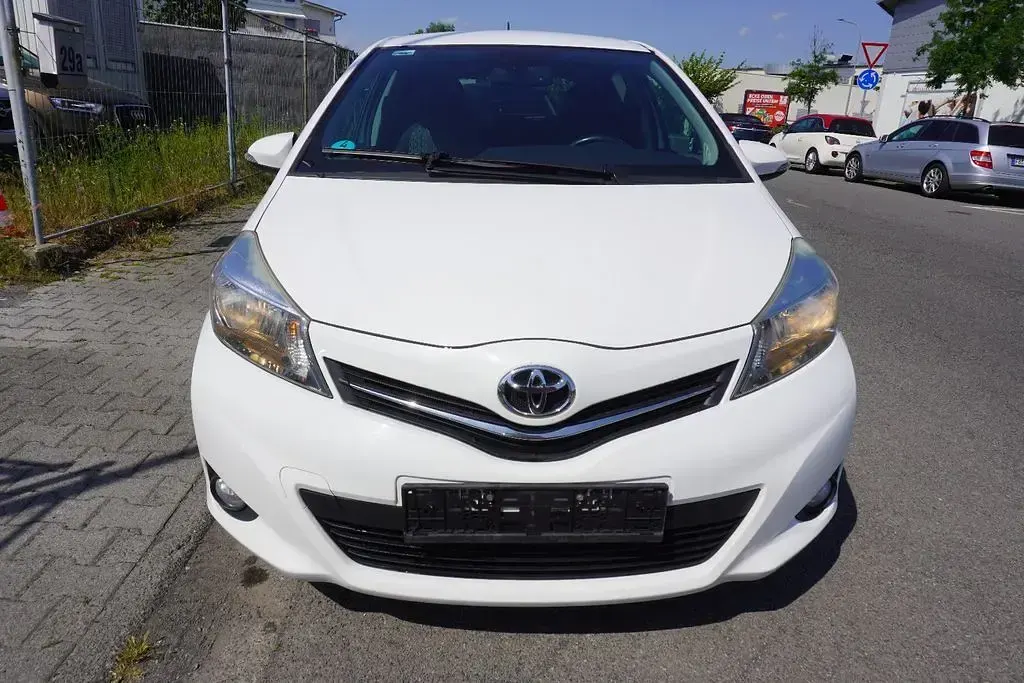Gebraucht Toyota Yaris Edition 99 PS (72 kW) 2014 Weiß Kleinwagen