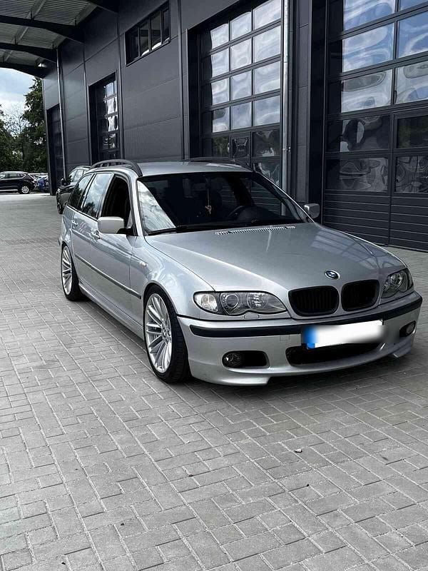 Silber Gebraucht 2003 BMW 330 Kombi | 6.000 € - Bild 1/4