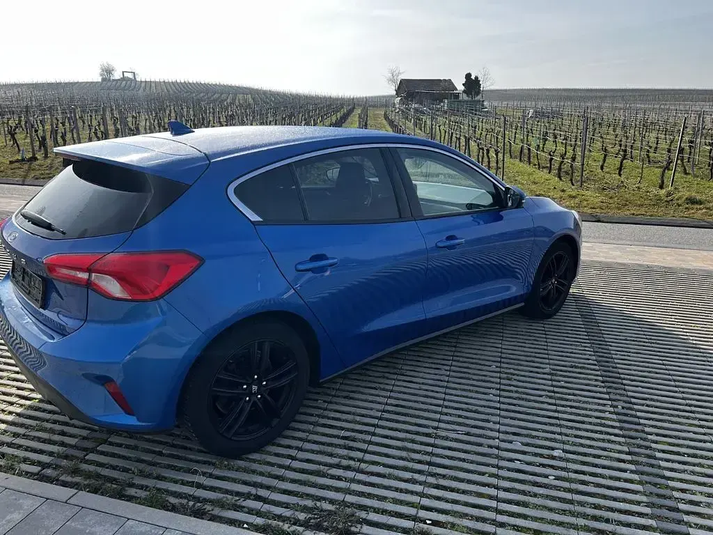 Gebraucht Ford Focus Titanium 125 PS (91 kW) 2019 Blau Limousine