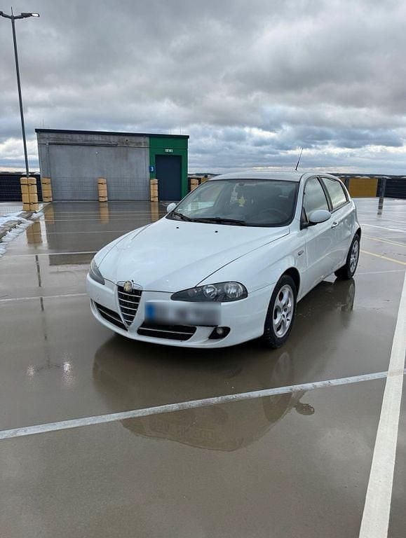Gebraucht Alfa Romeo 147 120 PS (88 kW) 2010 Weiß Kleinwagen