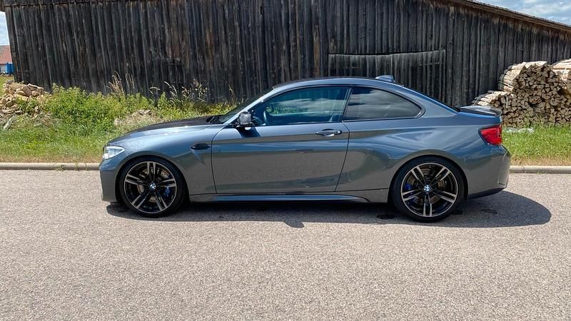 Grau Gebraucht 2017 BMW M2 M Performance Coupé | 43.490 € (Guter Preis) - Bild 1/4